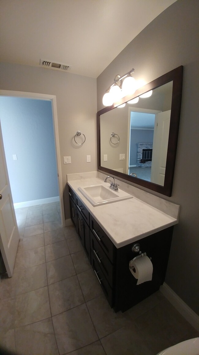 Building Photo - 552 Cimarron Dr