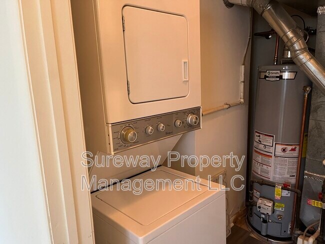 Building Photo - 117 Rainier Ct