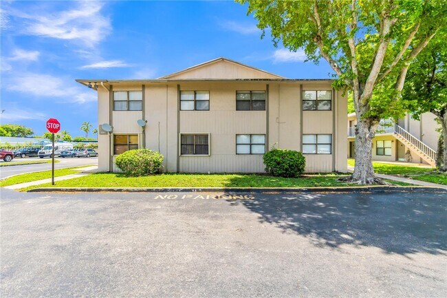 Building Photo - 15350 SW 72nd St