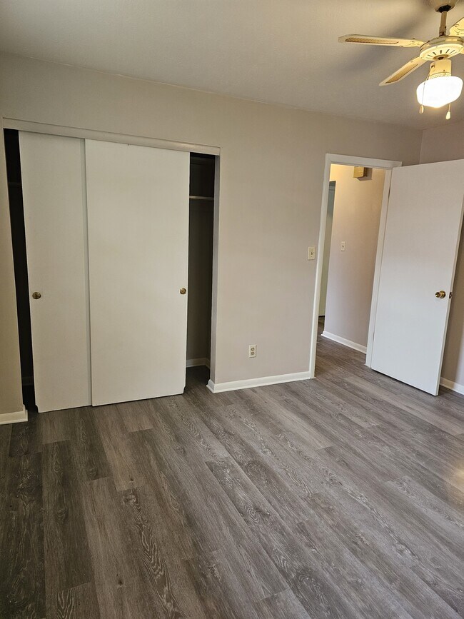 Building Photo - 1124 Mccarley Dr W