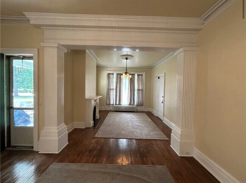 1A Living Room - 401 Maple Ave Utilities Included