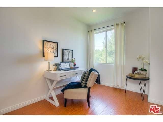 Building Photo - Beautifully Updated Condo in NoHO