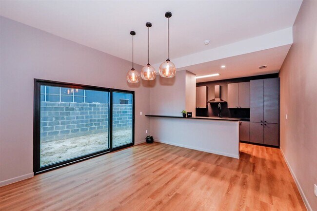 Building Photo - 7219 Rocio Dr