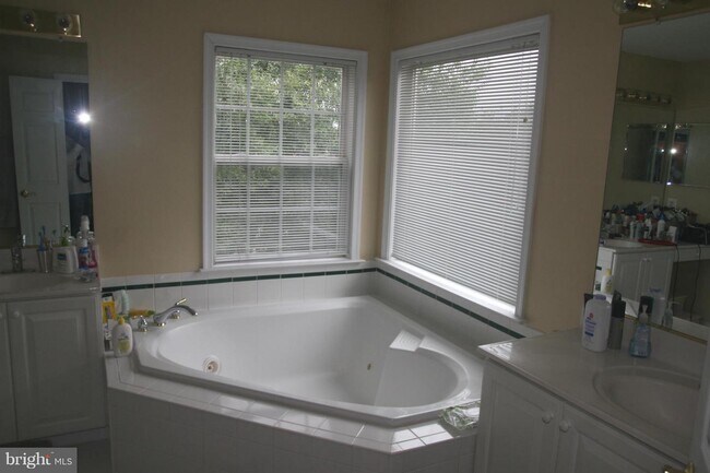 Building Photo - 20925 Cheyenne Terrace