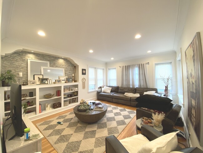Building Photo - 5434 N Spaulding Ave