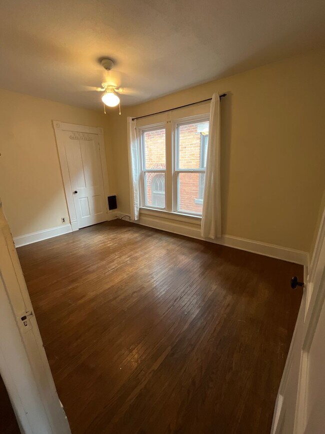 Building Photo - Beautiful 2 bedroom with office in the heart of German Village w/ garage