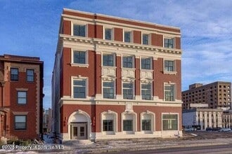 Building Photo - 19 River St