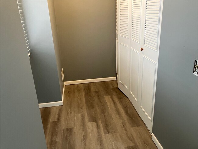 Building Photo - 553 French Rd