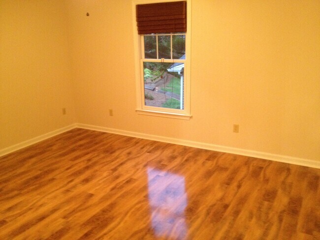 Building Photo - 3 bed/2 bath Beautiful 1-Level Home + Finished Basement! in PRIME BROOKHAVEN LOCATION!