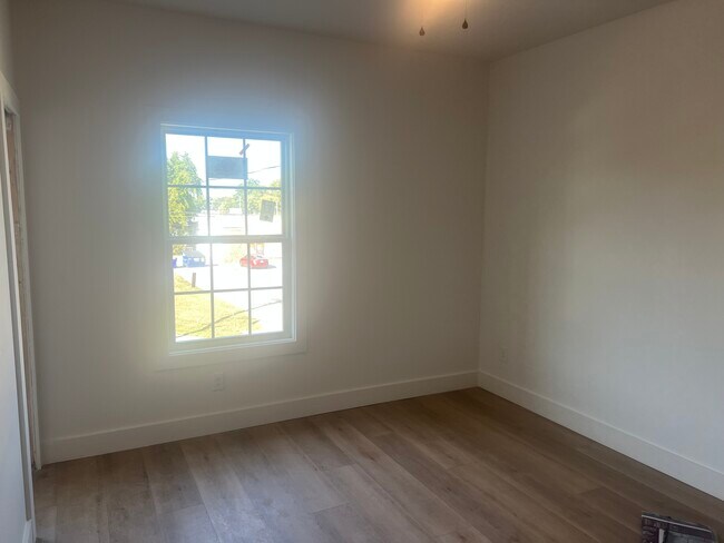 Building Photo - 205 Walker St