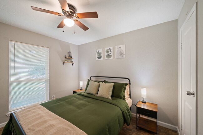 Building Photo - 2523 Village Oak Dr.