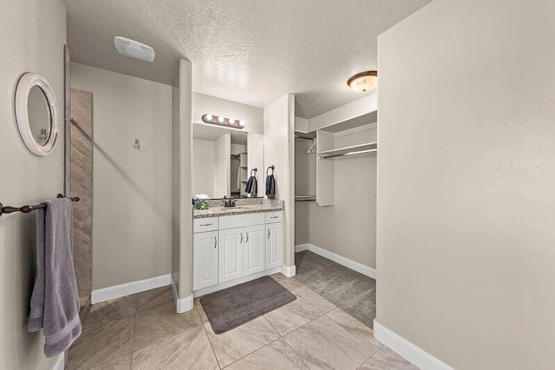 Building Photo - 355 W 200 S