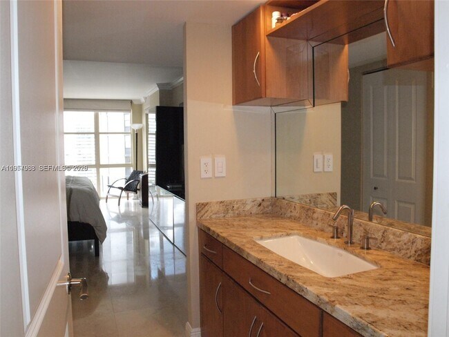 Building Photo - 1901 Brickell Ave