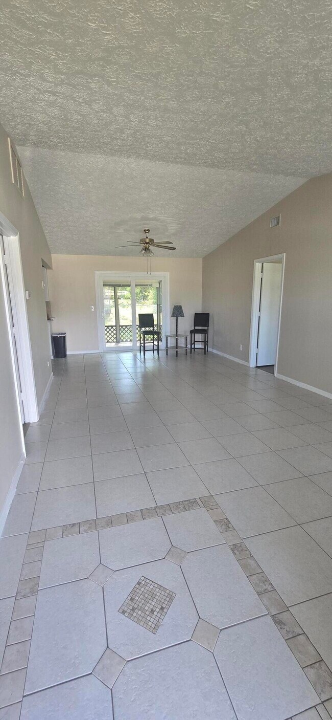 Building Photo - 1162 SE Floresta Dr