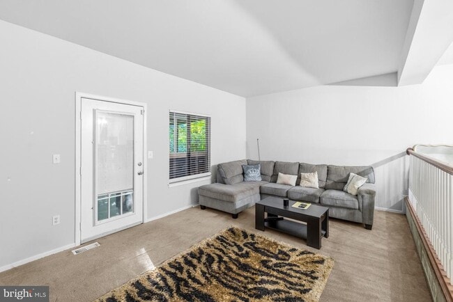 Building Photo - 1250 Birchcrest Ct