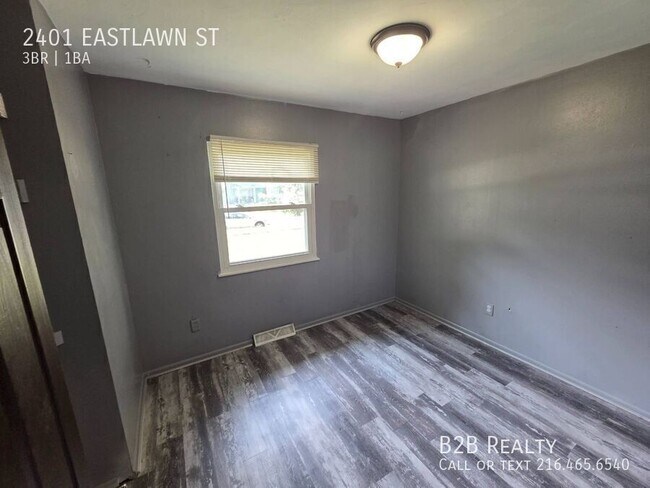 Building Photo - 2401 Eastlawn St