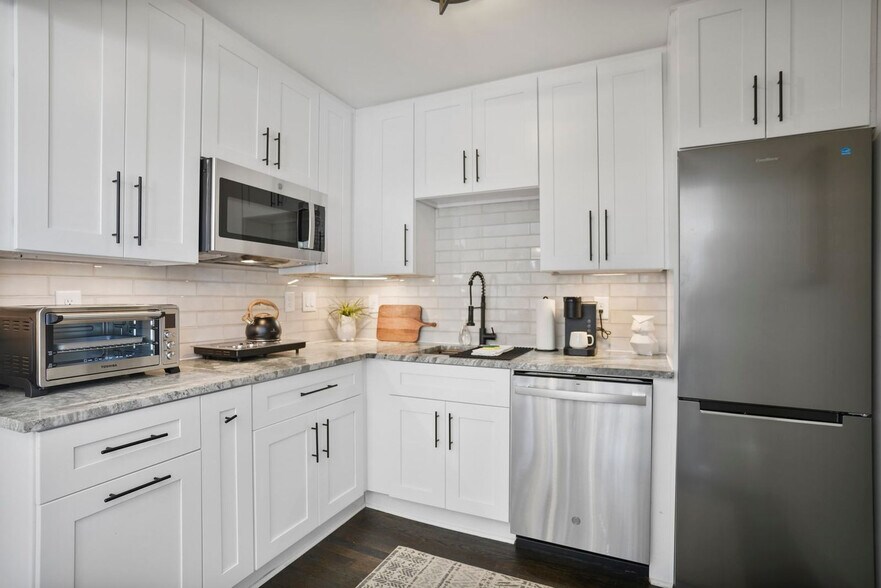 Building Photo - 975 Shadowridge Dr SE