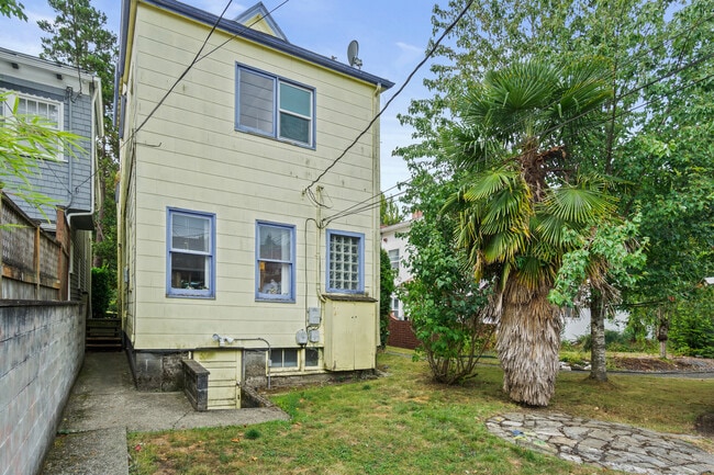 Building Photo - 409 N Yakima Ave