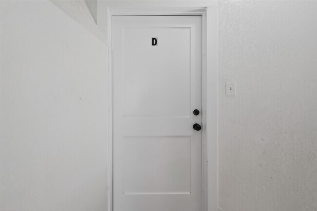 Building Photo - 2202 Hutchins St