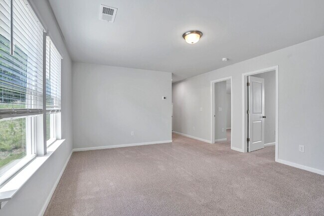 Building Photo - Elegant 4 Bedroom 2.5 Bathroom Home Near Downtown Greenville $2,500/mo rent
