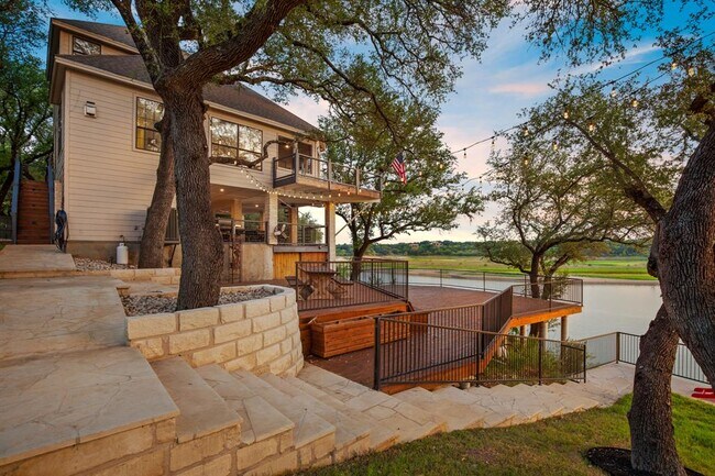 Building Photo - 1352 Lakeshore Dr