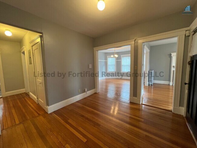 Building Photo - 142 Washington St