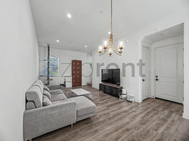 Building Photo - Unit