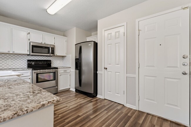 Building Photo - Spacious 2-Story with Loft, Fireplace & Covered Patio