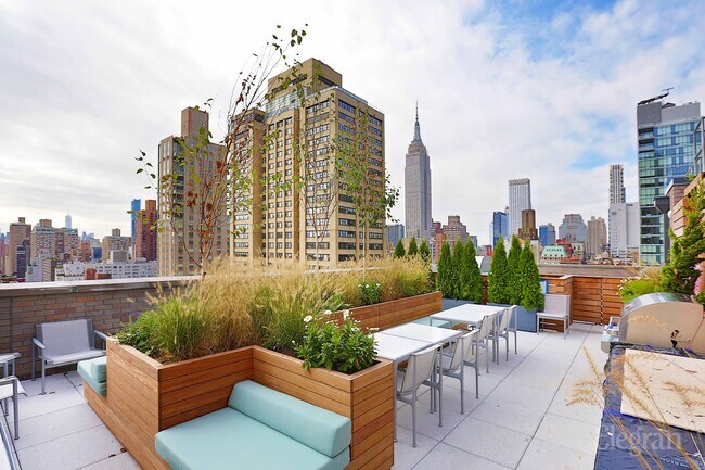 Building Photo - 591 3rd Ave