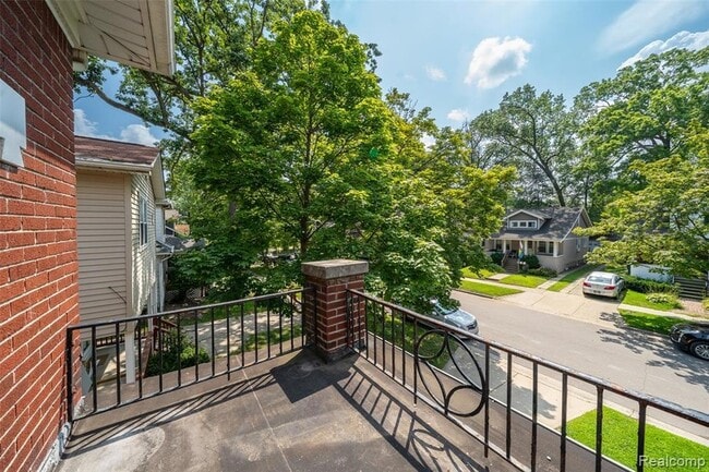 Building Photo - 242 W Webster St