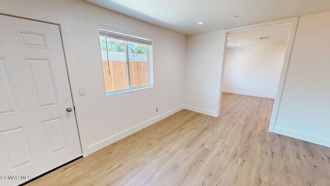 Building Photo - 936 Calle Pensamiento