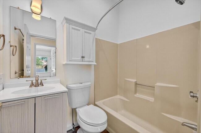 Building Photo - 55 Locust St