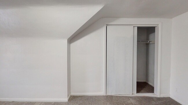 Building Photo - 3863 E 154th St