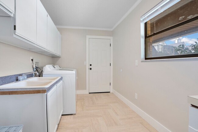Building Photo - 2724 Ardon Ave