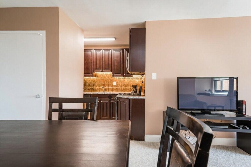 Building Photo - 1011 Arlington Blvd