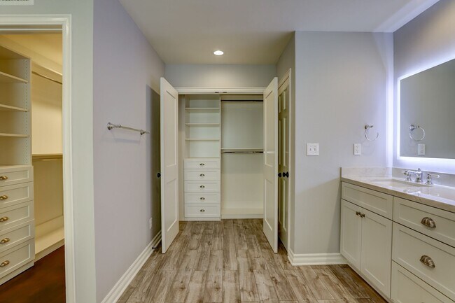 Building Photo - Gorgeous Home in Old Towne Orange