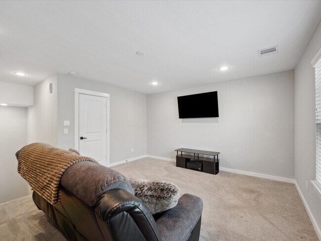 Building Photo - 8411 Berry Brush Ln