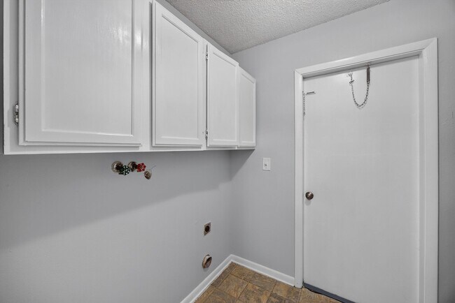 Building Photo - 328 Palos Ct