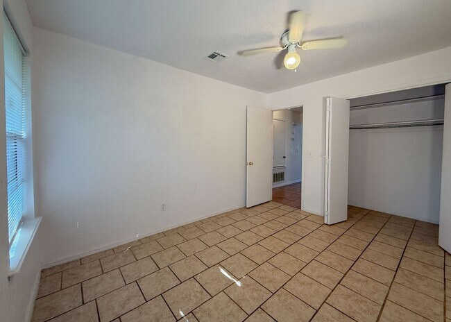 Building Photo - MWC HOME FOR RENT!