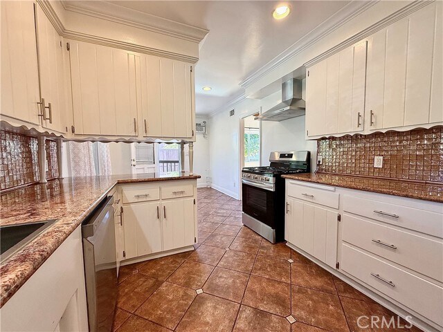 Building Photo - 22346 Burbank Blvd