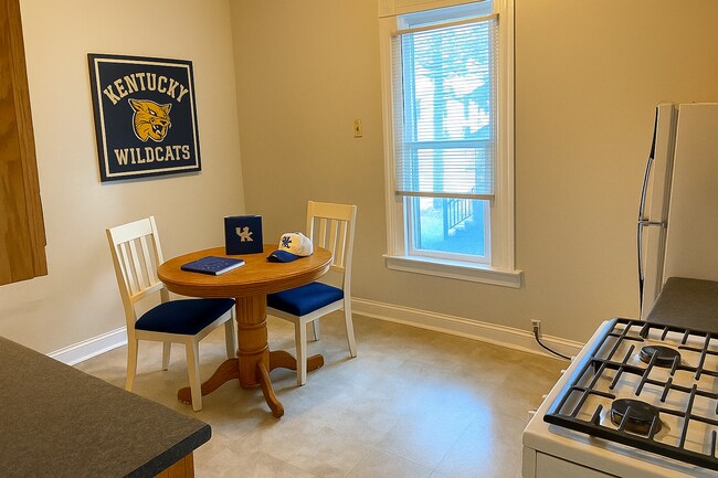 Building Photo - 376 Park Ave