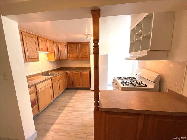 Building Photo - 371 Church St