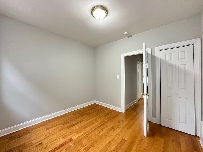 Building Photo - 3737 N Pine Grove Ave