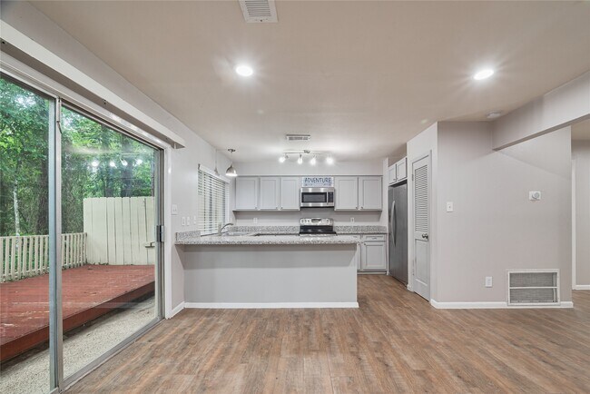 Building Photo - 2425 W Settler's Way