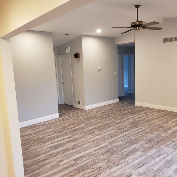 Building Photo - 11415 Brougham Dr