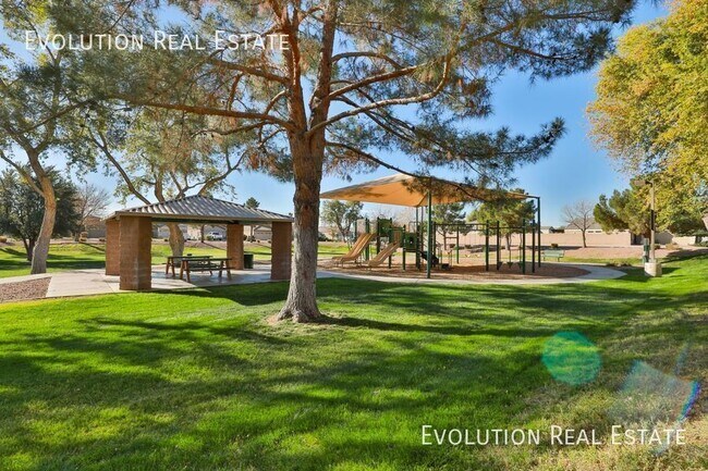 Building Photo - 1561 Maddison Cir