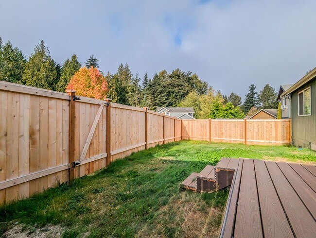 Building Photo - Beautiful 3 bed, 2 bath Rambler with fully...