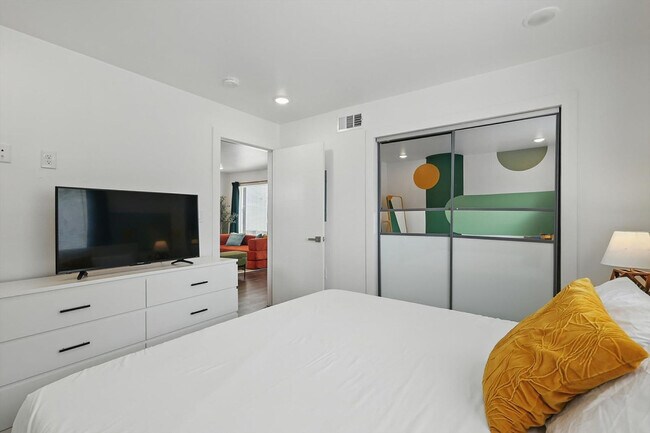 Building Photo - 4416 San Jacinto St