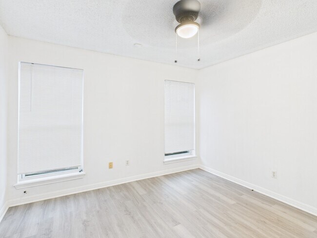 Building Photo - 7610 Hopewell Ln