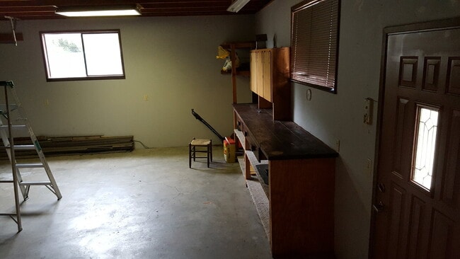 Building Photo - 2 bed, 2 bath, 2 car garage in Agnew